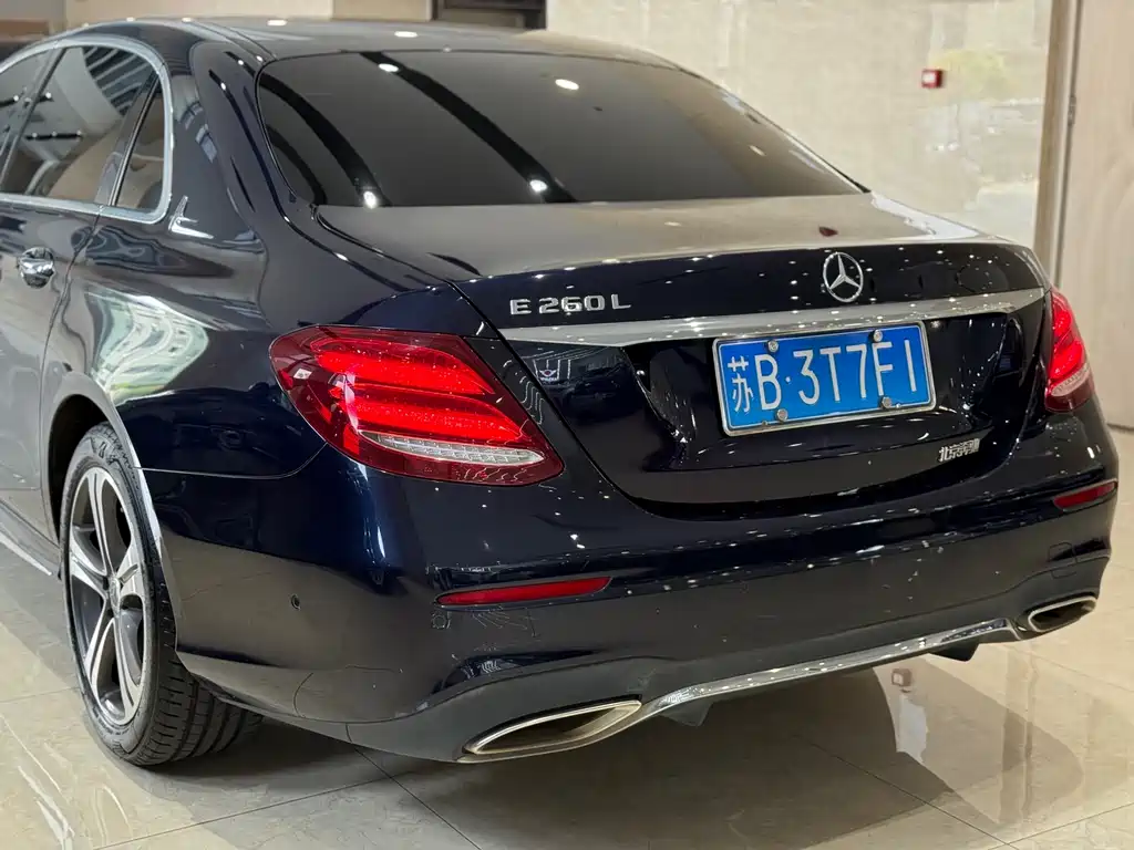 Mercedes-Benz E-Class 2019 — фото 19