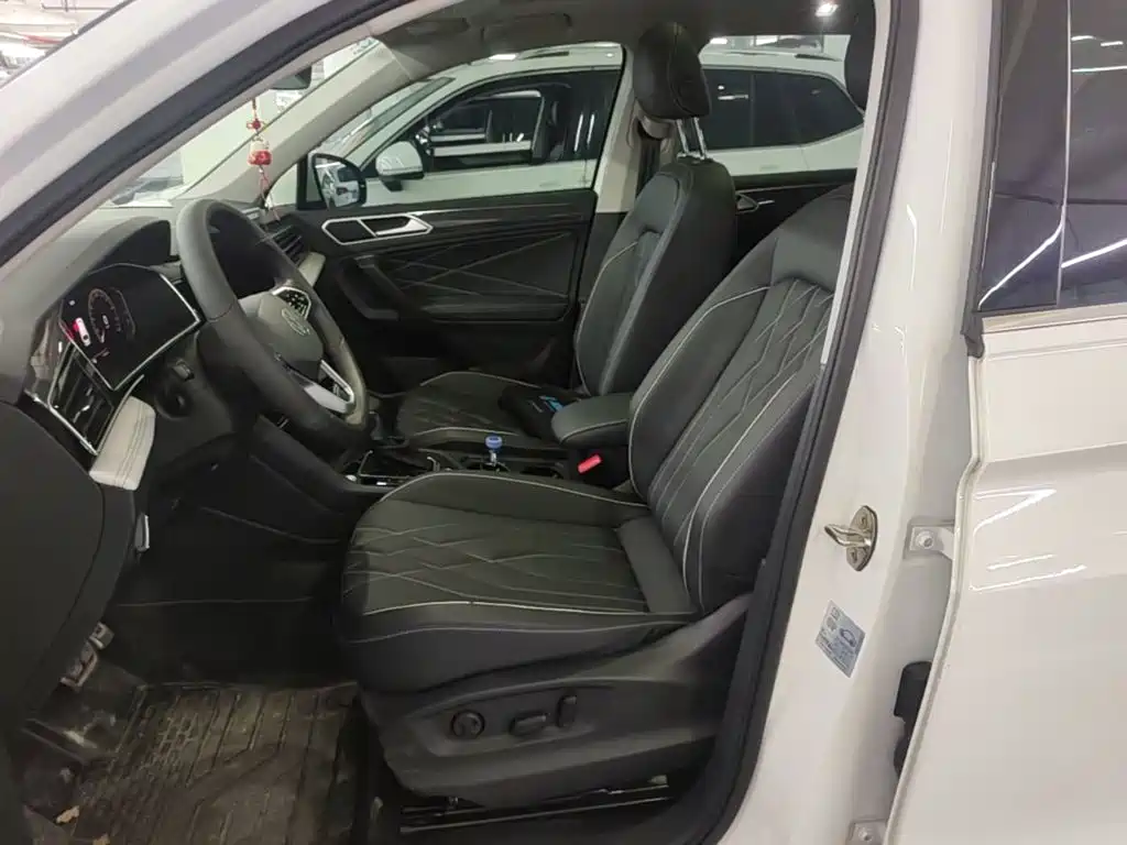 Volkswagen Tiguan L 2023 — фото 15