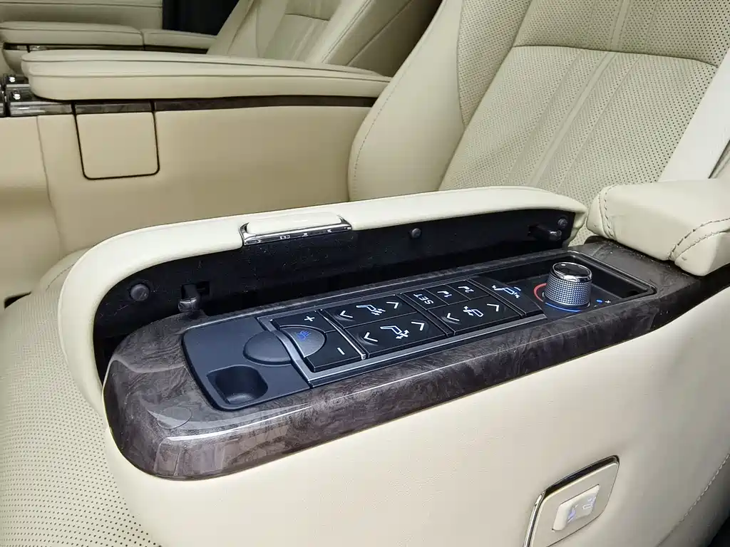 Toyota Alphard 2021 — фото 22