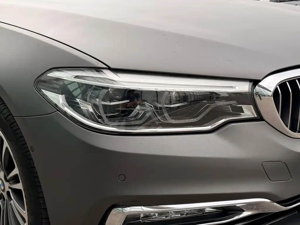 BMW 5 Series 2018 — фото 33