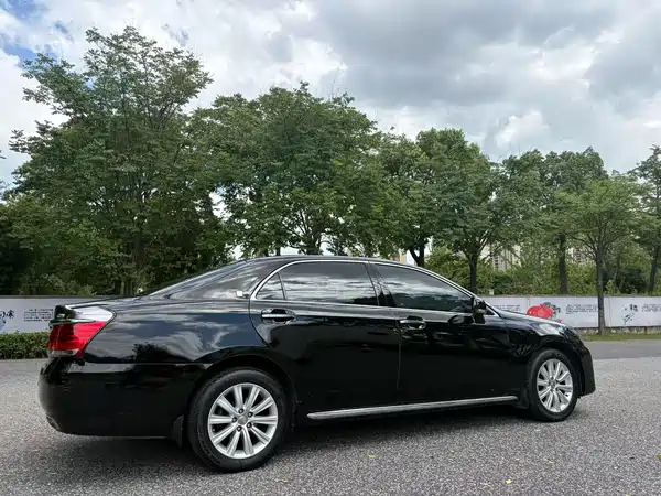 Toyota Crown 2013