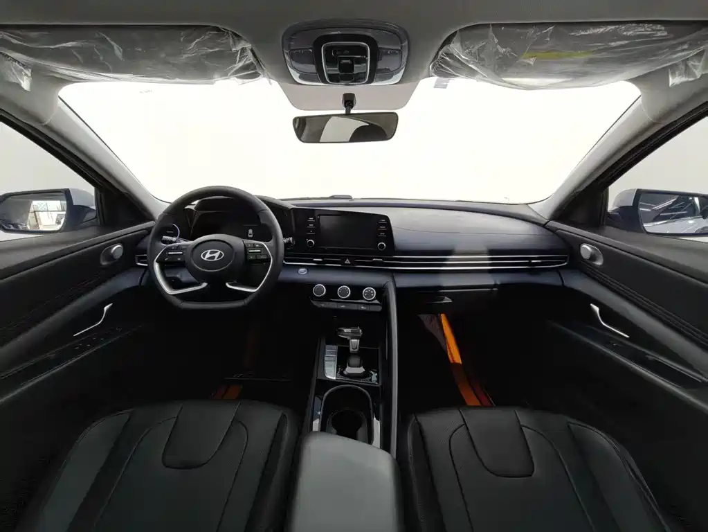 Hyundai Elantra 2024