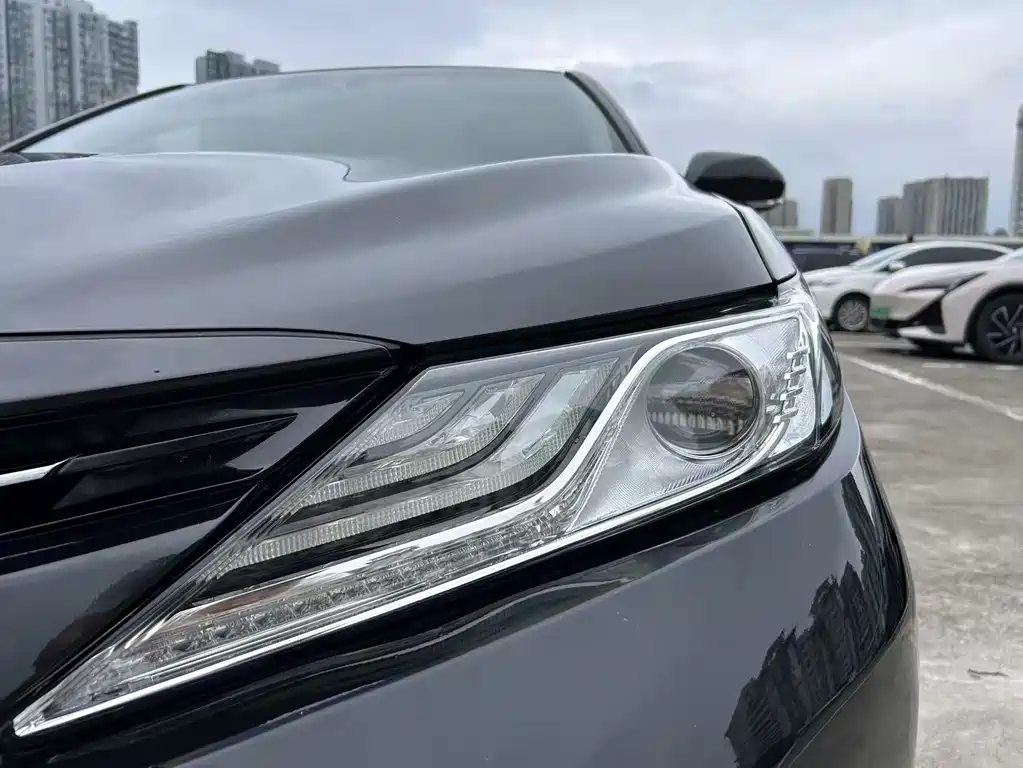 Toyota Camry 2018 — фото 12