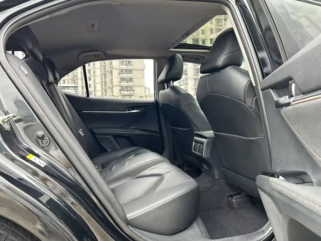 Toyota Camry 2018 — фото 18