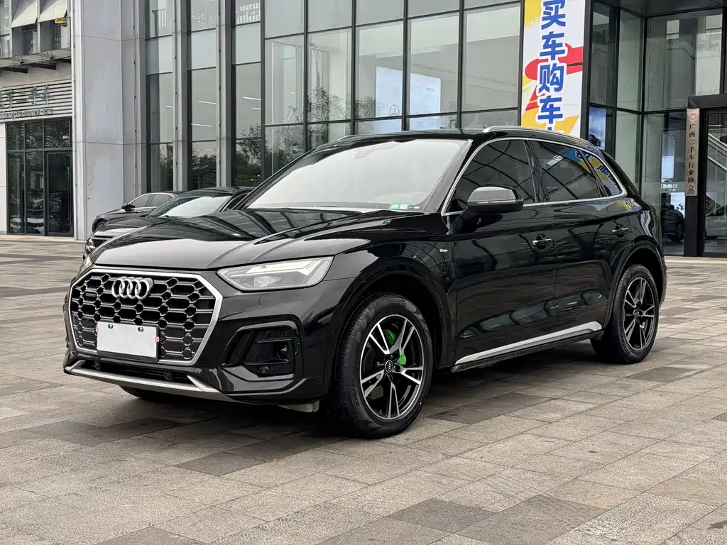 Audi Q5L 2022 — фото 1