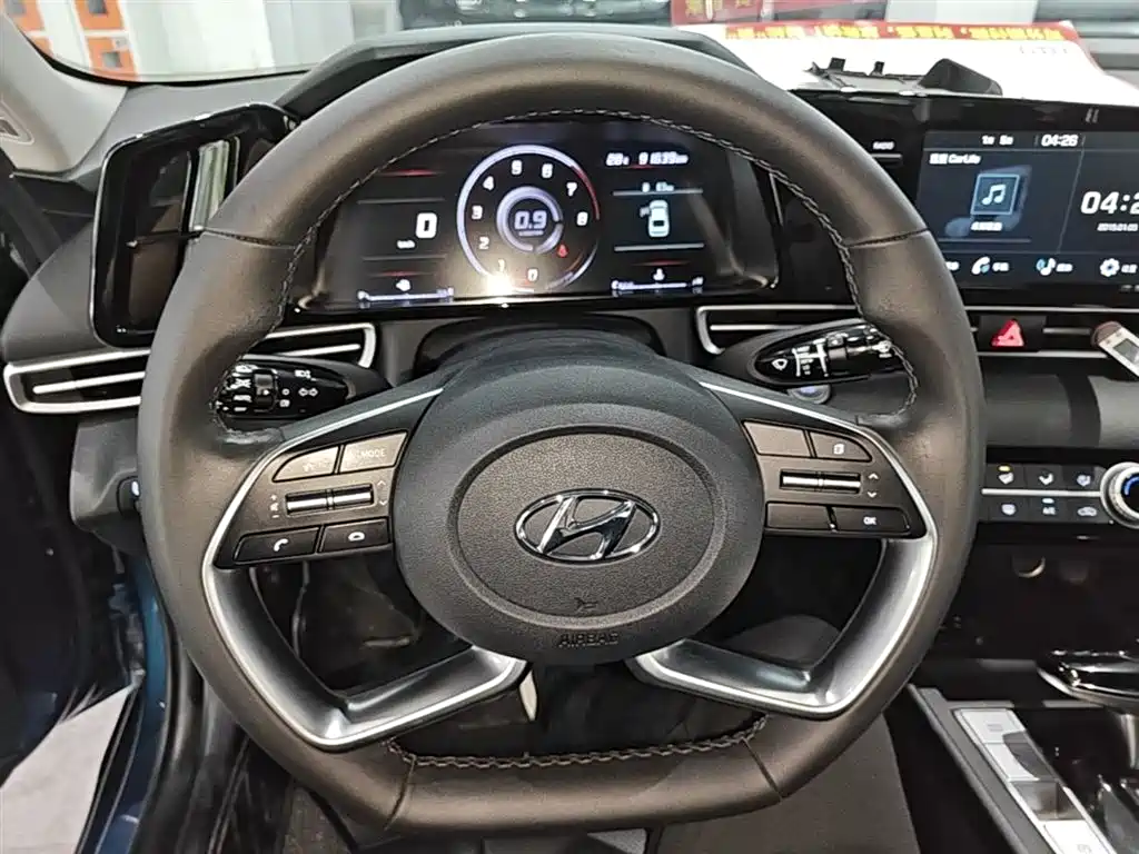 Hyundai Elantra 2021 — фото 11