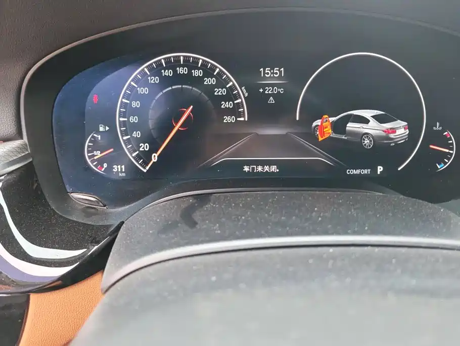 BMW 5 Series 2019 — фото 14