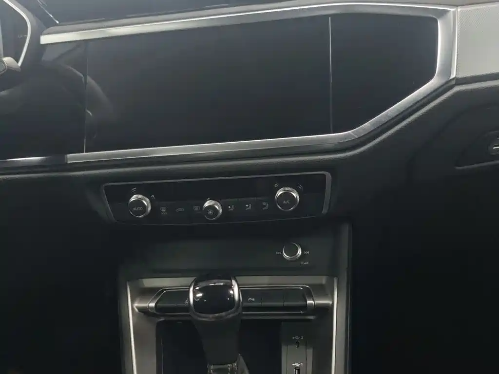 Audi Q3 2020 — фото 17