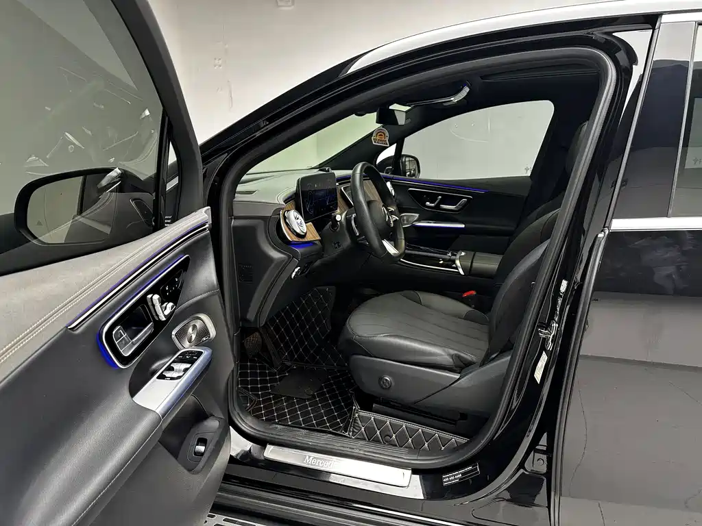 Mercedes-Benz EQE SUV 2025 — фото 12