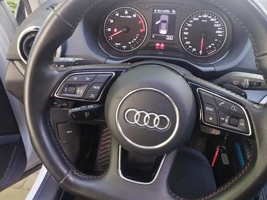 Audi Q2L 2022 — фото 15