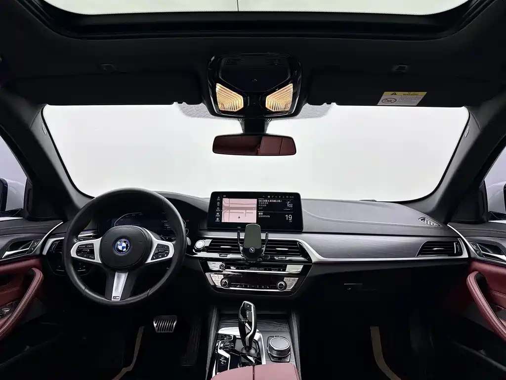 BMW 5 Series New Energy 2022 — фото 11