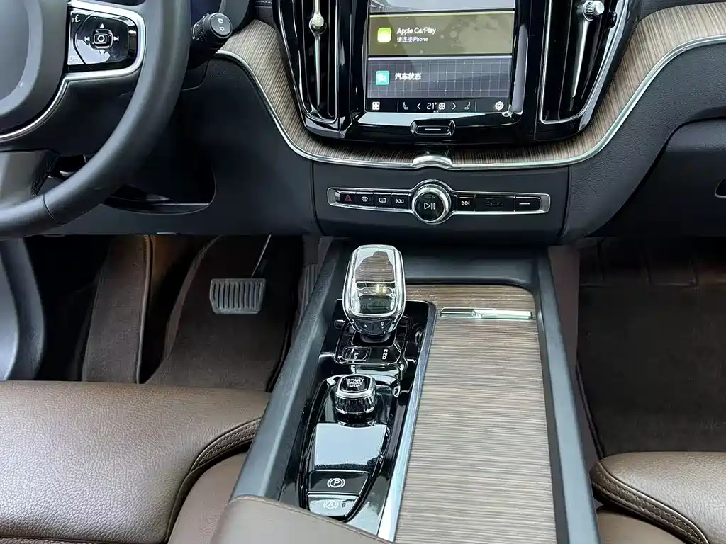 Volvo XC60 2023 — фото 15