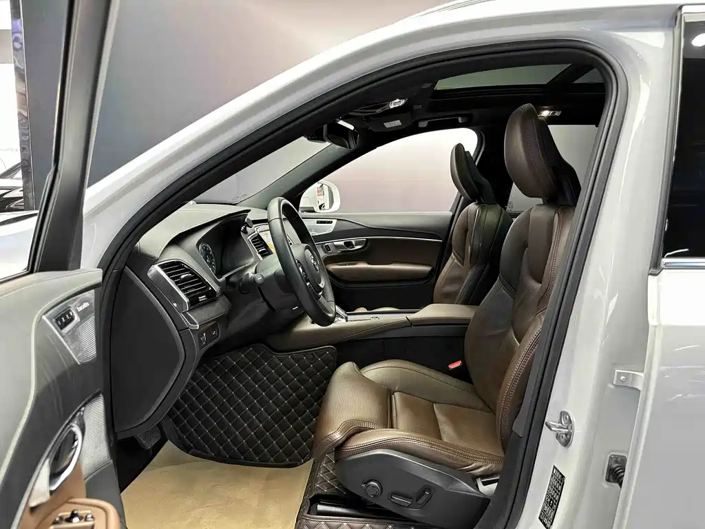 Volvo XC90 2022 — фото 3