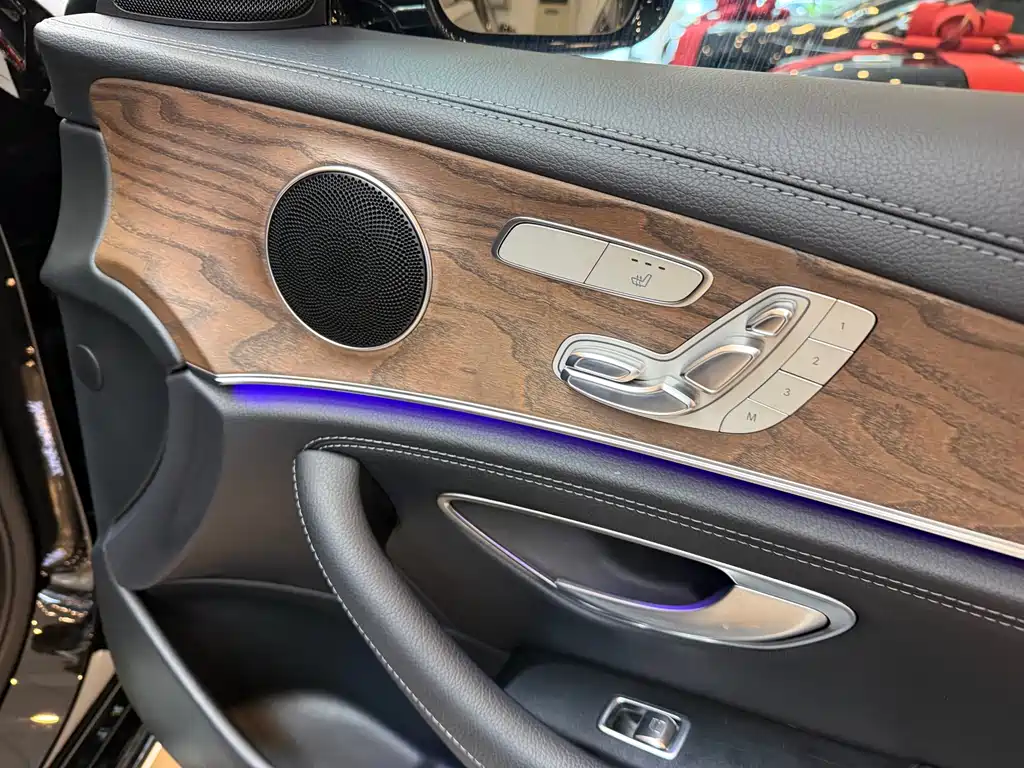 Mercedes-Benz E-Class 2017 — фото 17