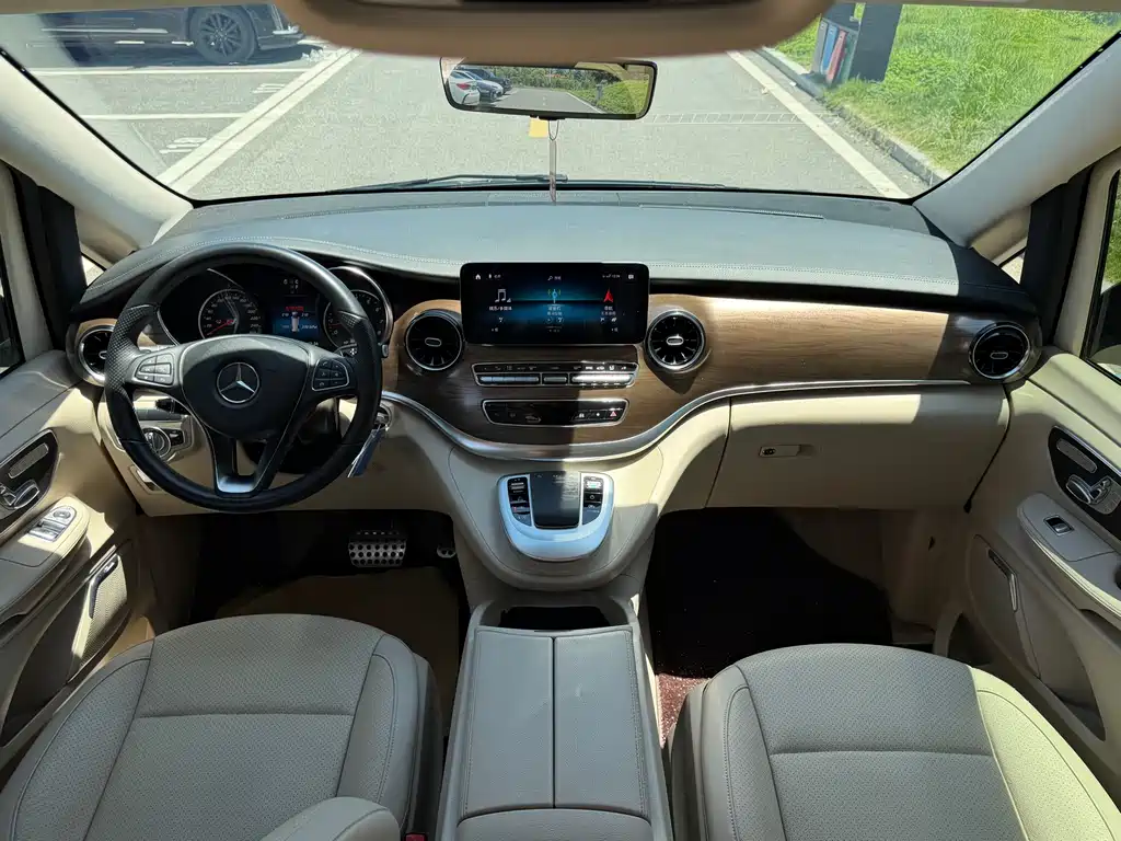 Mercedes-Benz V-Class 2022 — фото 10