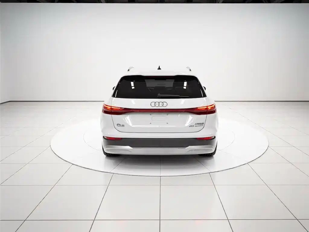 Audi Q5 e-tron 2022 — фото 6