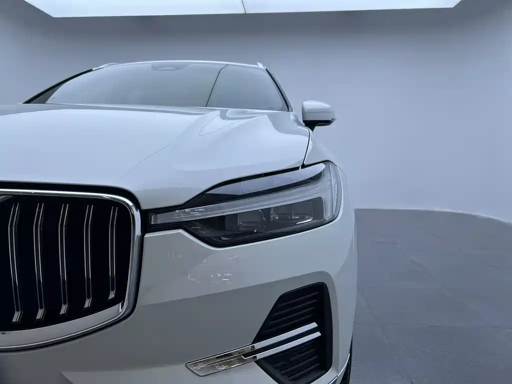 Volvo XC60 2023 — фото 12