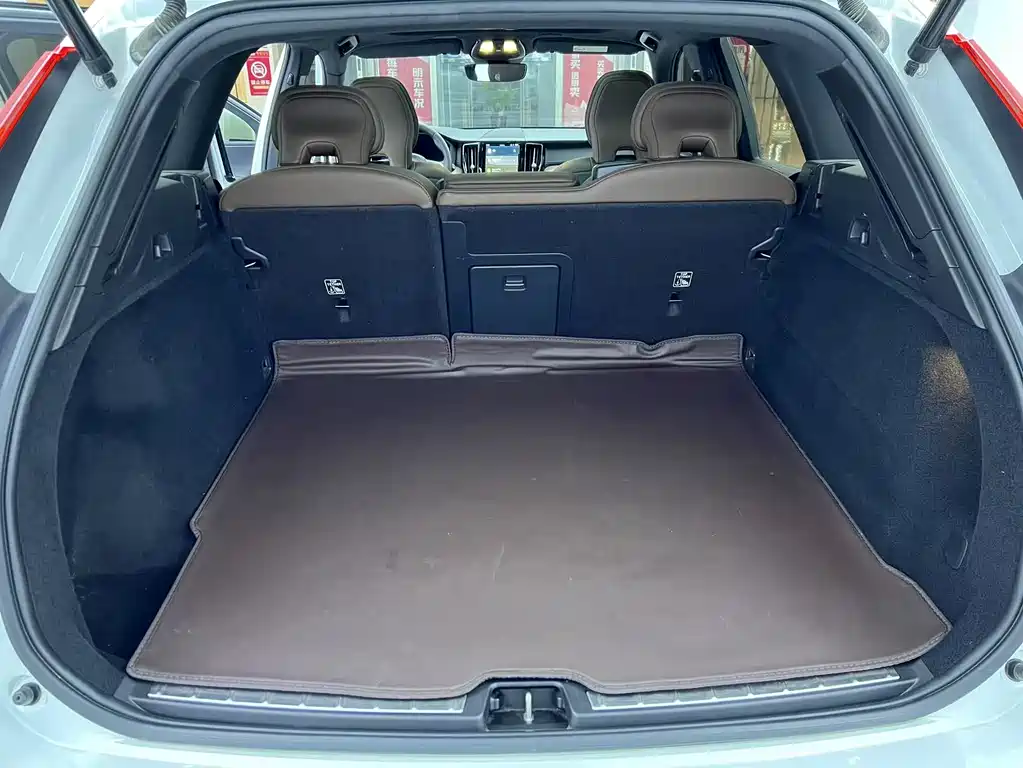 Volvo XC60 2023 — фото 16