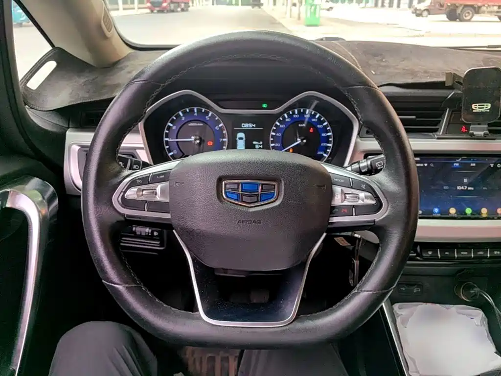 Geely Vision X3 2019 — фото 11