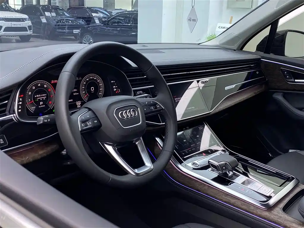 Audi Q7 2021 — фото 25