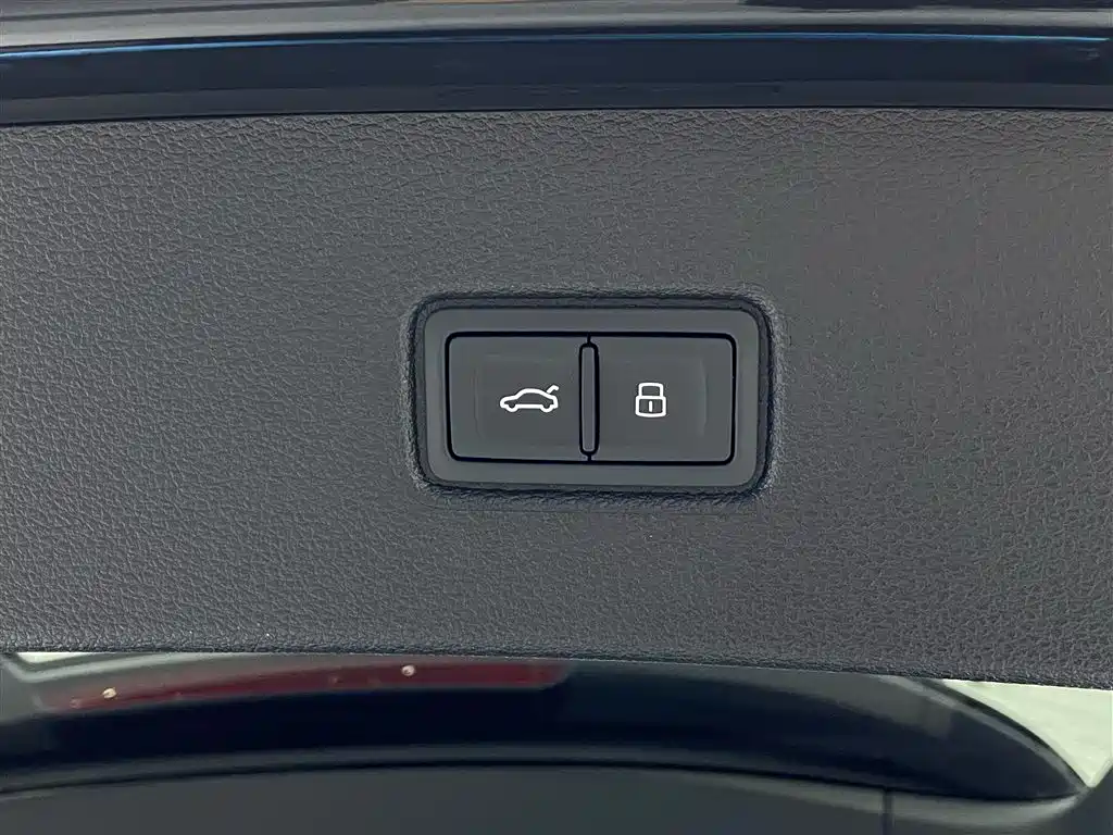 Audi Q7 2021 — фото 31