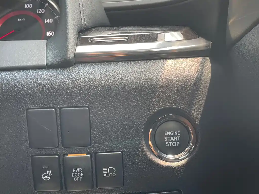 Toyota Alphard 2021 — фото 13