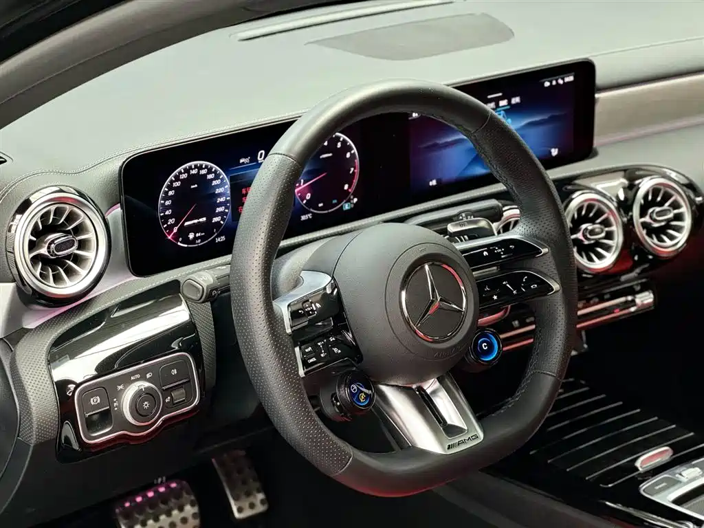 Mercedes-Benz A-Class AMG 2025 — фото 6