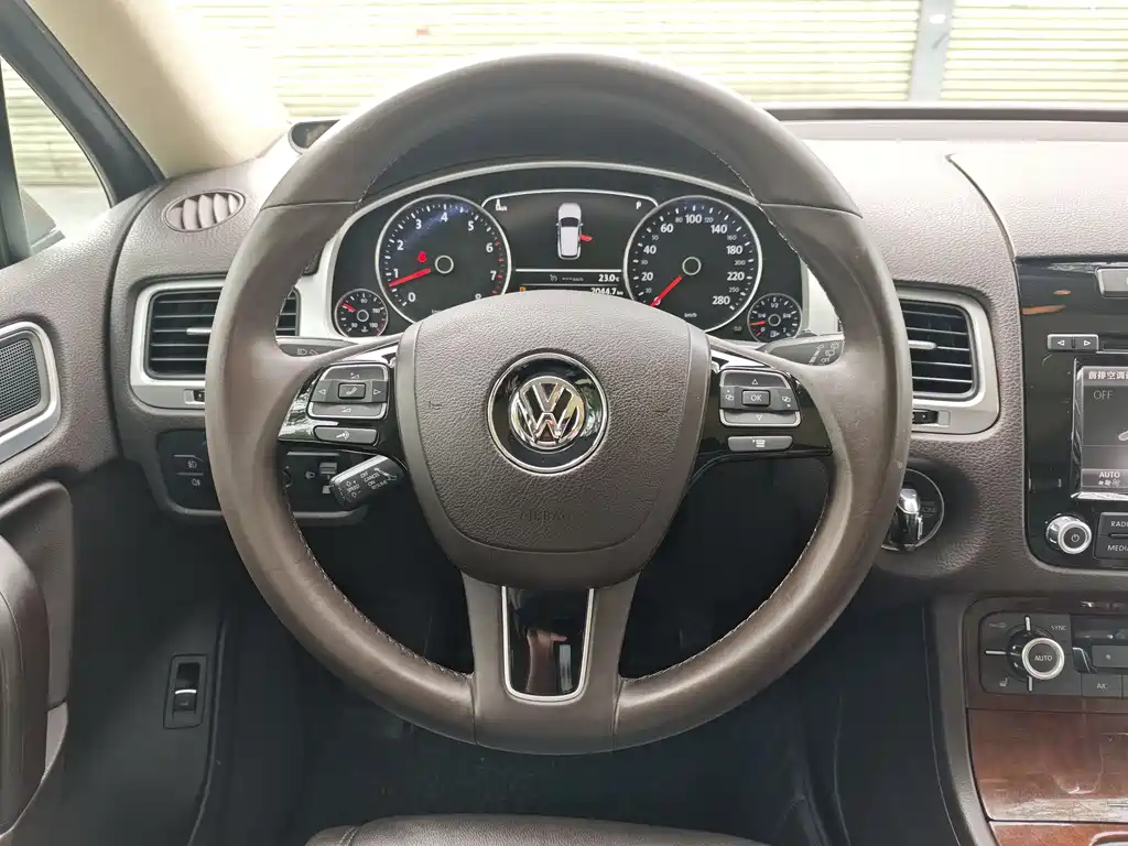 Volkswagen Touareg 2016 — фото 10