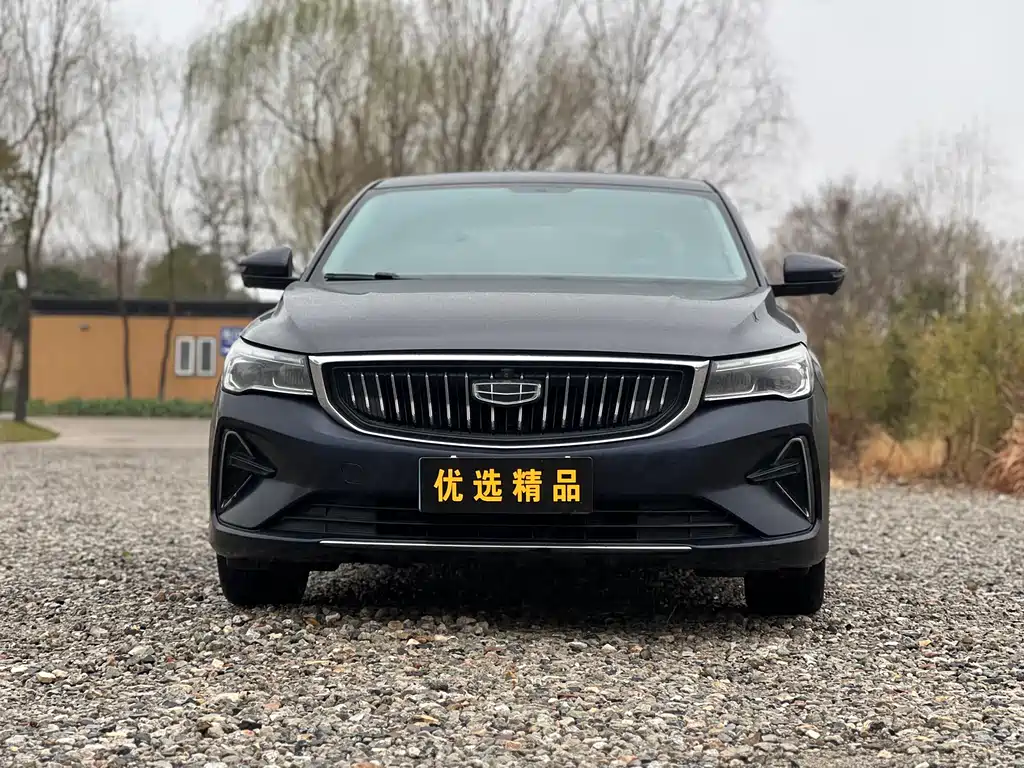 Geely Emgrand 2022