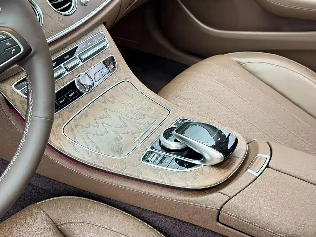 Mercedes-Benz E-Class 2018 — фото 19