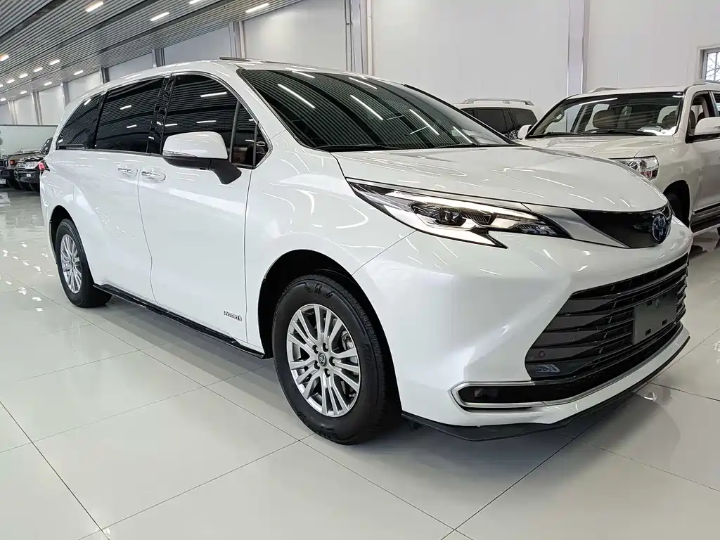 Toyota Sienna 2023 — фото 3