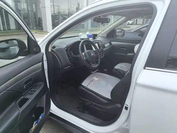 Mitsubishi Outlander 2015