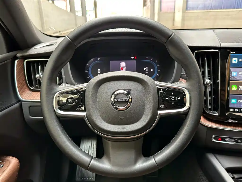 Volvo XC60 2025 — фото 12