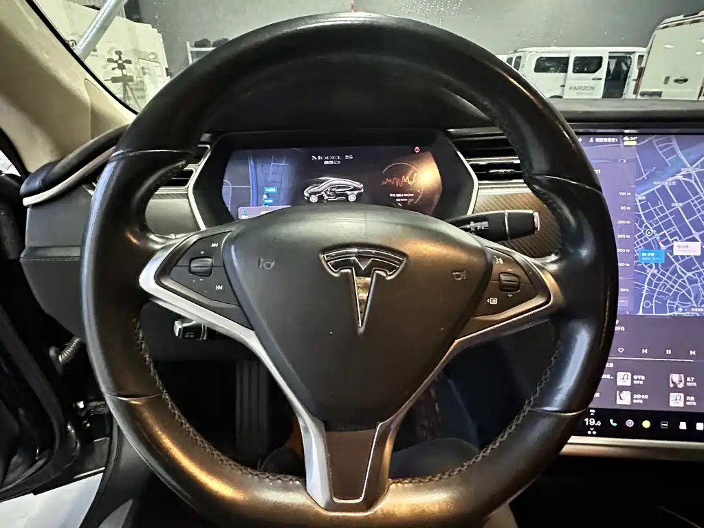 Tesla Model S 2015 — фото 12
