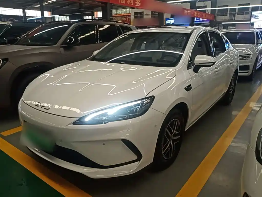 BYD Seal 05 DM-i 2025 — фото 1