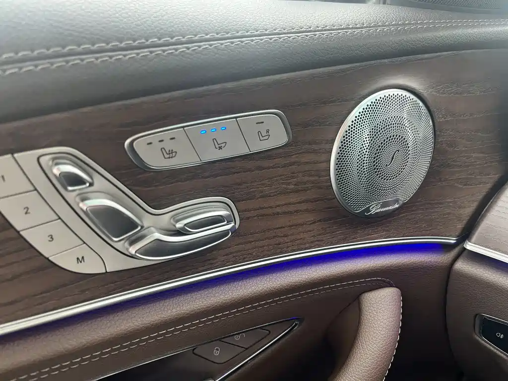 Mercedes-Benz E-Class 2020 — фото 13
