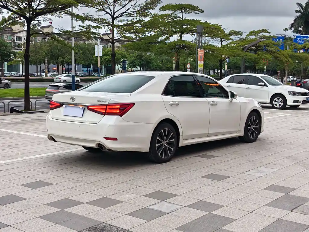 Toyota Crown 2018 — фото 4