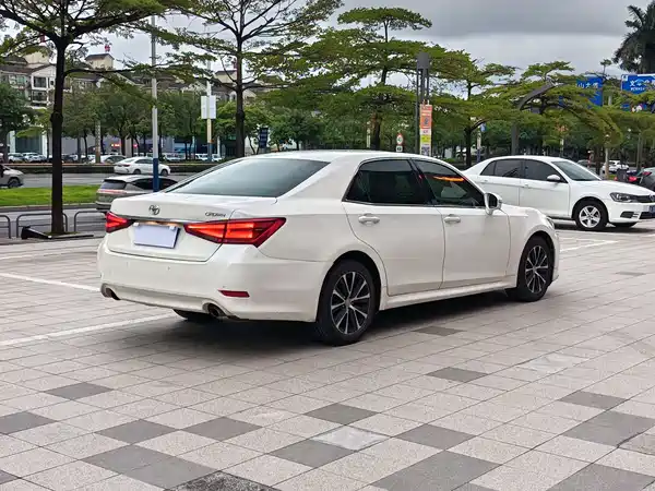 Toyota Crown 2018