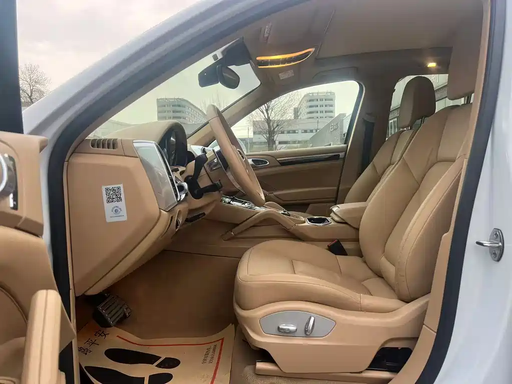 Porsche Cayenne 2016 — фото 17