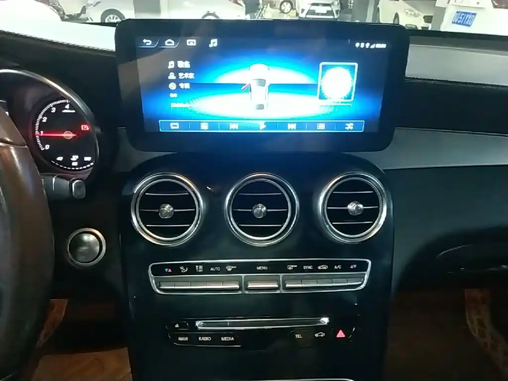 Mercedes-Benz GLC 2016 — фото 13