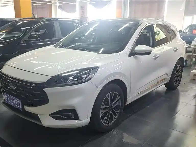 Ford Escape 2020 — фото 1