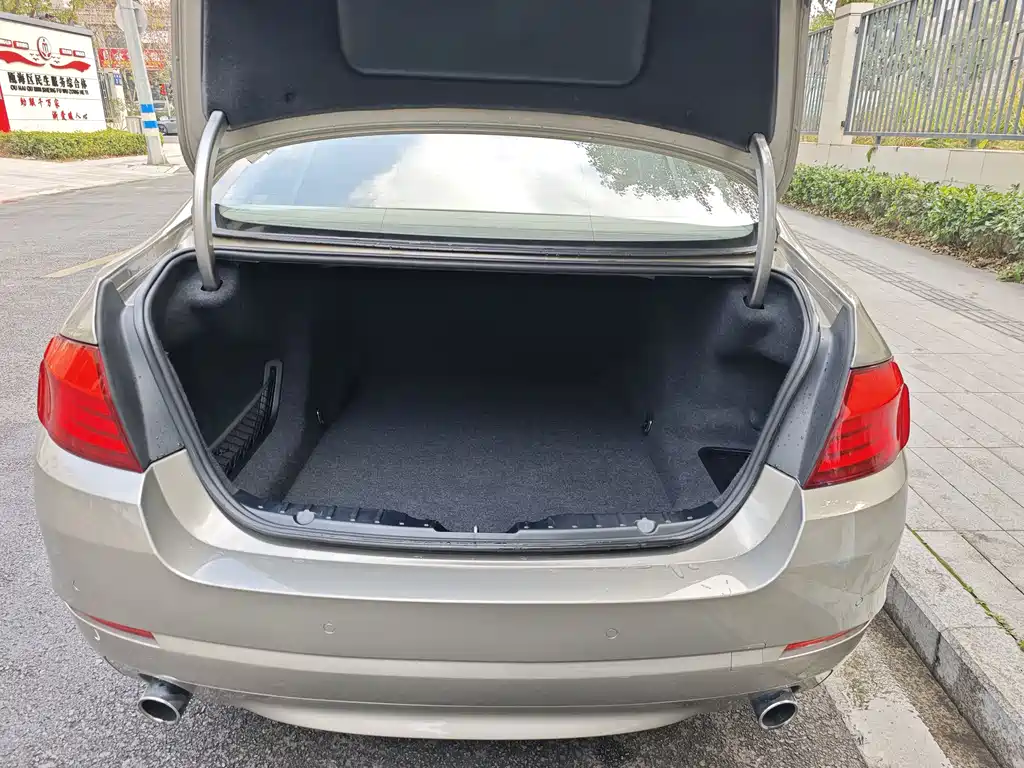 BMW 5 Series 2010 — фото 22