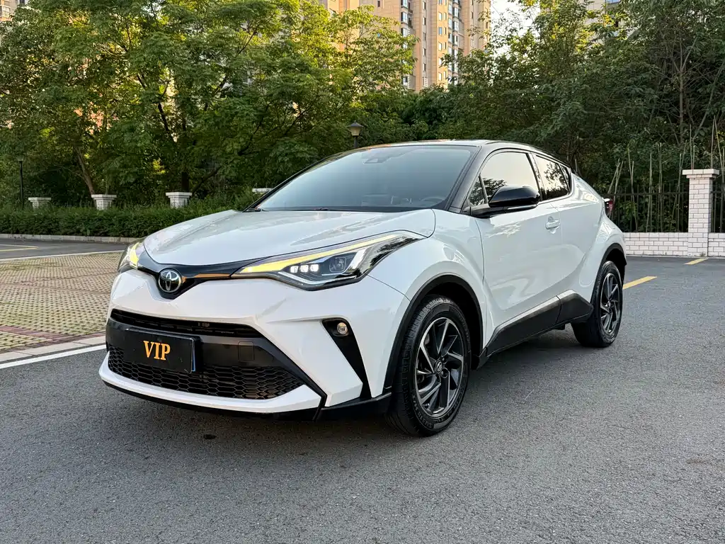 Toyota C-HR 2021 — фото 1