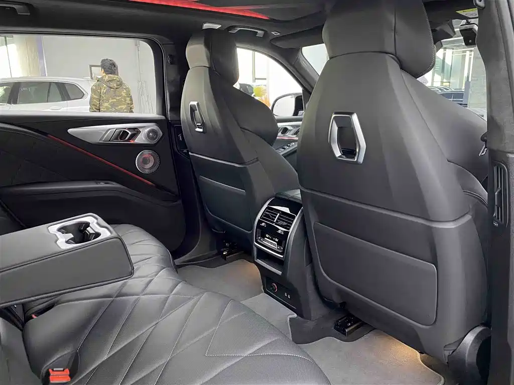 BMW XM 2023 — фото 11