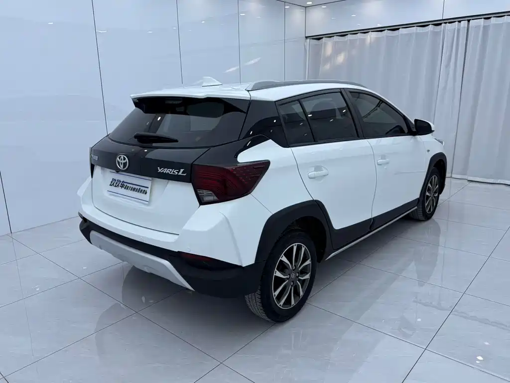 Toyota Yaris L 2022 — фото 4