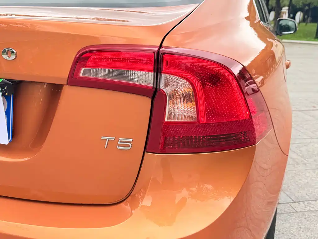 Volvo S60 2015 — фото 24