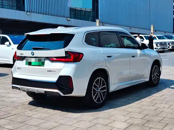 BMW iX1 2024