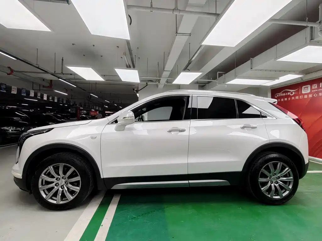 Cadillac XT4 2019 — фото 6
