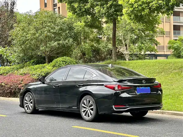 Lexus ES 2019