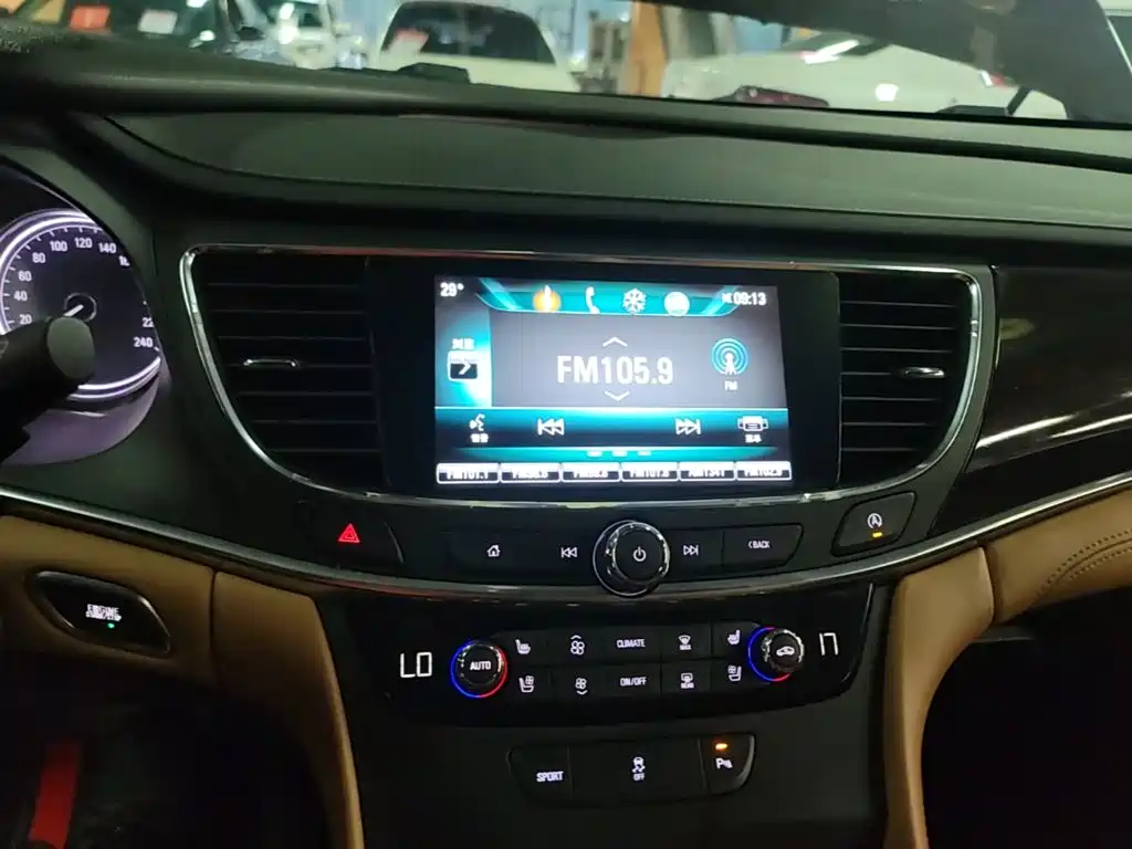 Buick LaCrosse 2017 — фото 13